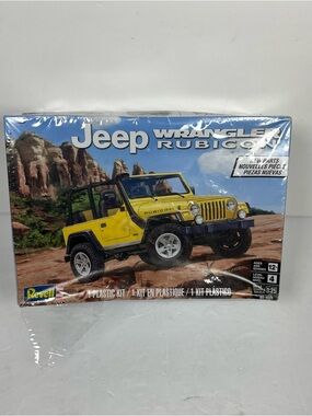 Revell 1:25 Scale Jeep Wrangler Rubicon Plastic Model Kit #85-4501 New